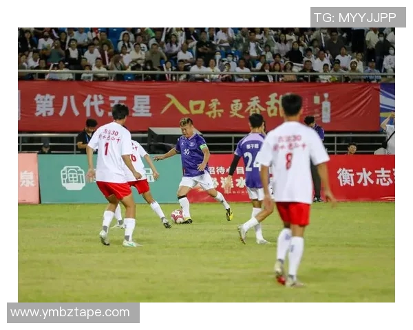 陈龙与足球明星之间的深厚友谊与合作关系探讨